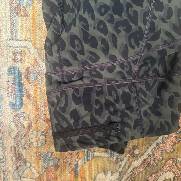 Sweaty Betty Leopard Leggings - Picture 4 of 4